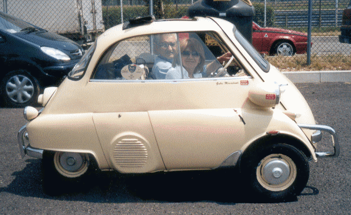 http://www.isomillennium.it/immagini/gallery_isetta/bmw%20isetta.monza%202004.gif